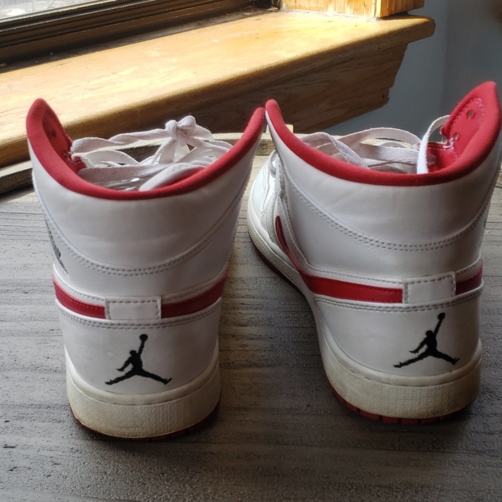 Jordan 1 mid
